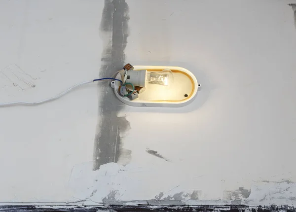 Bodrum katında ampul