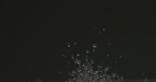Makro Shot Tańcem Wodnym Mrozem Wzory Zsynchronizowane Muzyką Virbartions — Wideo stockowe