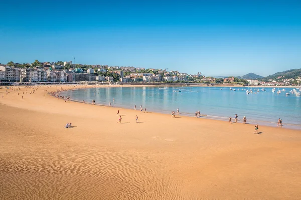 Playa de la concha en San Sebastián en el País Vasco España —  Fotos de Stock