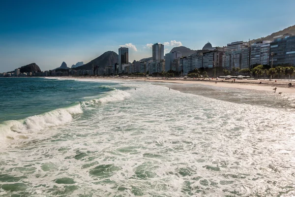 Schöner strand von copacabana in rio de janeiro — Stockfoto