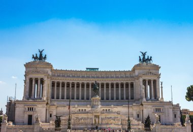 Victor Emmanuel II anıtı, Roma cephe 