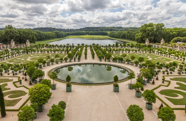 Szép kert, a Versailles-i palota Párizsban — Stock Fotó