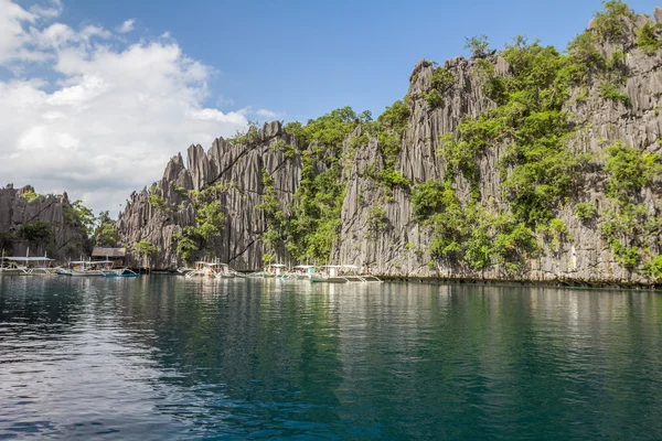Laguny i skały na wyspie Palawan — Zdjęcie stockowe