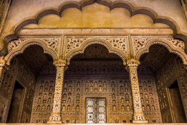 Agra fort duvarlar arasında