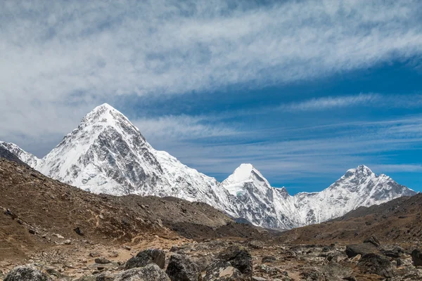 Долина Кхумбу в Базовий табір Евересту — стокове фото