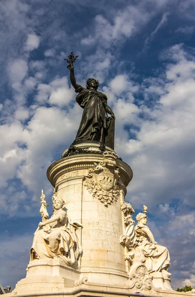Republique socha v Paříži — Stock fotografie