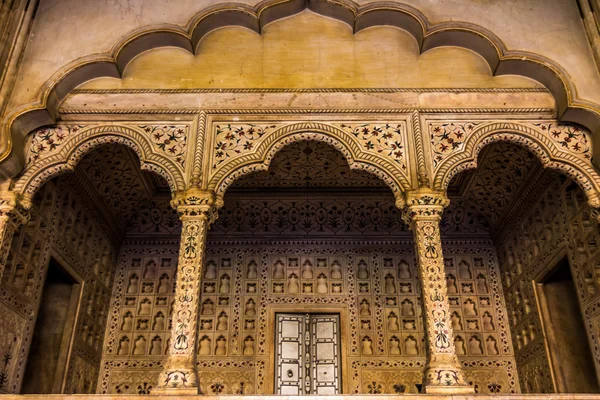 Agra fort duvarlar arasında
