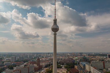 Berlin ve Tv Kulesi güzel görünüm