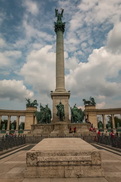 Horoes fyrkantig monument i Budapest — Stockfoto