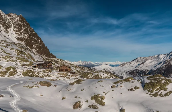 Montañas nevadas de los Alpes franceses — Foto de Stock