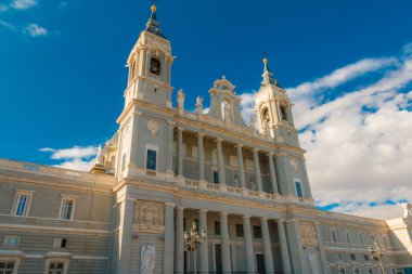 Madrid 'deki Almudena Katedrali