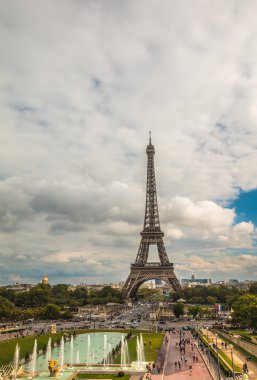 Paris 'teki Eyfel Kulesi' nin panoramik manzarası