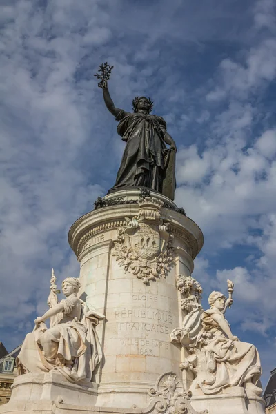 A Republique szobor Párizsban — Stock Fotó