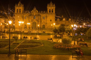 Cusco Plaza de armas geceleri