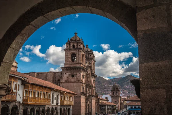 Cusco - Iglesia de la Compania de Jesus kilisede Cizvitler görünümünü 