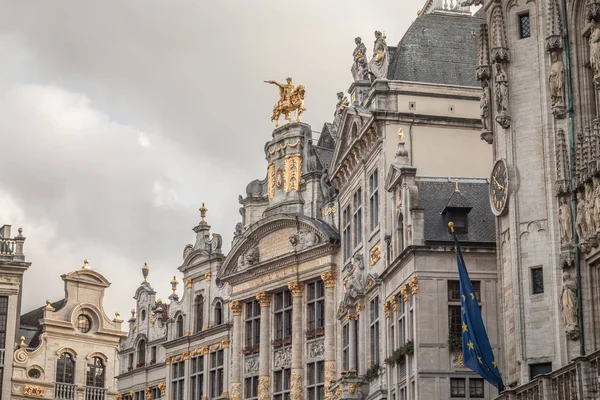 Edifícios em Grand Place de Bruxelas, na Bélgica — Fotografia de Stock