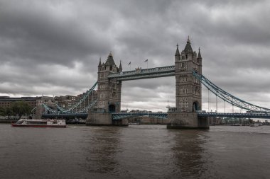 İngiltere'de London Tower Bridge görünümünü