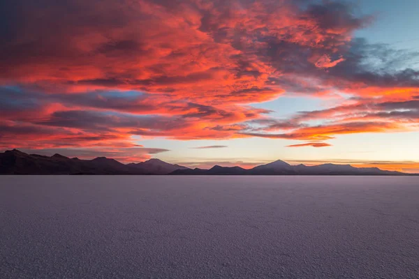 Pôr do sol em Uyuni Bolívia — Fotografia de Stock
