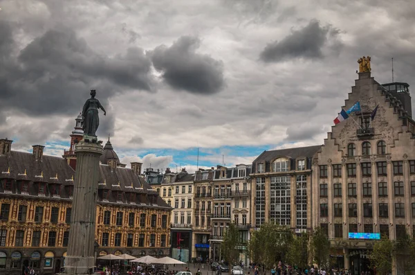 Bela vista da Praça da Cidade Velha em Lille — Fotografia de Stock