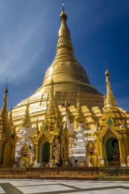 Shwe Dagon Pagoda altın stupa