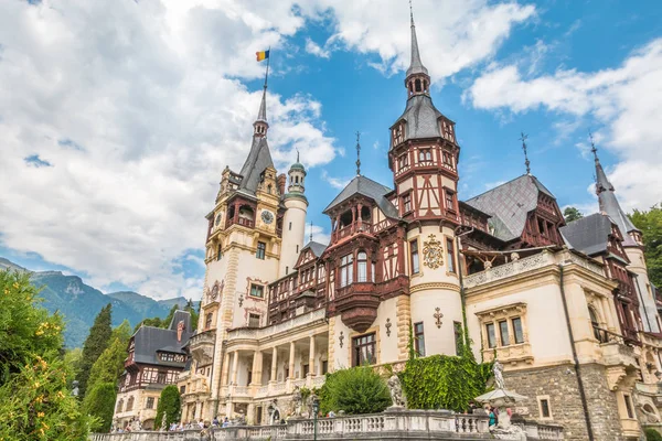 Die Fassade Von Peles Castle Romania Stockbild