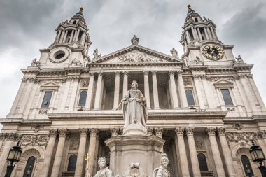 Londra'daki St. Paul Katedrali cephe