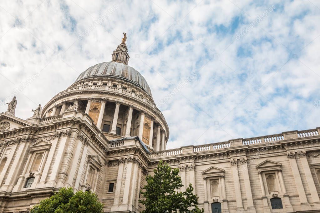 The old Saint Paul Cathedral in London
