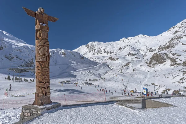 Vista na estância de esqui Gavarnie Gedre da área de piquenique — Fotografia de Stock