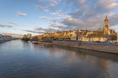  Sarthe Nehri ve Le Mans tarihi alanı 