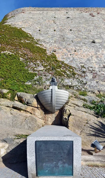 Monumento a Christophe Colomb en la ciudad de Calvi de la isla de Córcega — Foto de Stock