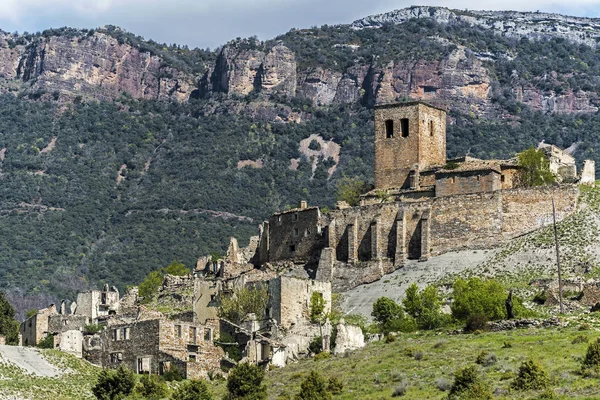 Ruinen des verlassenen Dorfes esco in Spanien — Stockfoto