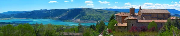 Manastır İspanya Leyre ve Evet Gölü 