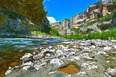 Irati nehir Lumbier Kanyon kenar boşluğunda