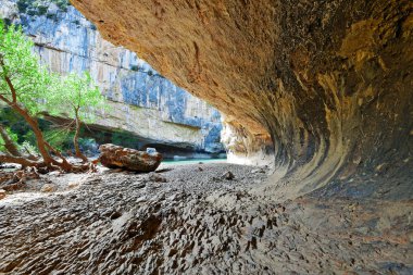 Mağara, İspanyol Navarra kanyonda Lumbier