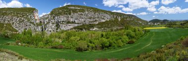 Sierra de Leyre dağ zinciri Navarra Panoraması 