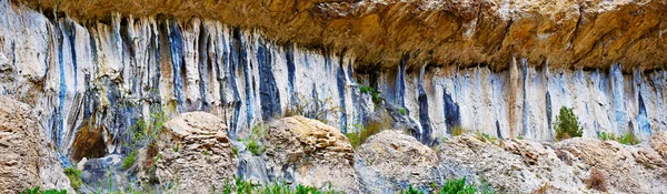 Formaciones de rocas calizas en las paredes del Cañón Lumbier — Foto de Stock