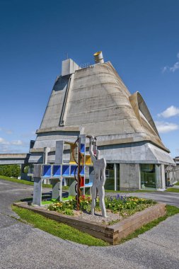 Saint Pierre Kilisesi, Avrupa 'daki en büyük Le Corbusier sitesidir.. 