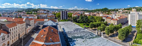 Saint Etienne şehrinin panoramik manzarası kuleden görüldüğü gibi