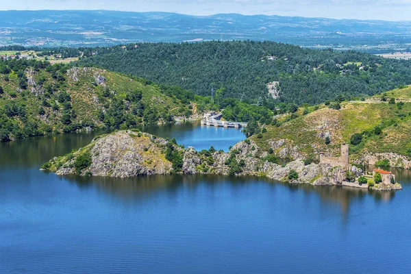 Grangent island in the Gorges de la Loire with old castle ruins — Stock Photo, Image