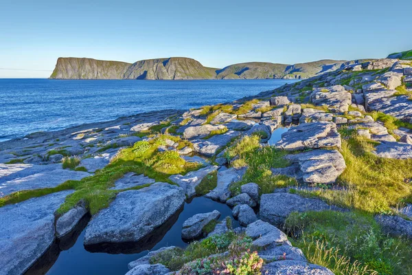 La costa rocosa del Cabo Norte geográfico en Noruega — Foto de Stock