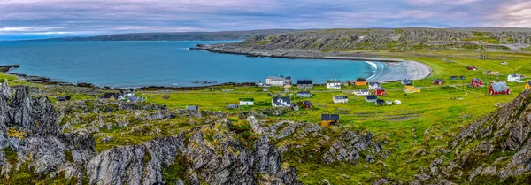 Vista panorâmica na aldeia de pescadores abandonados Hamningberg — Fotografia de Stock