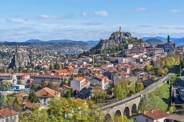 Stadsbilden av Puy-en-Velay stad. Haute-Loir, Auvergne-Rhone-Alpes — Stockfoto