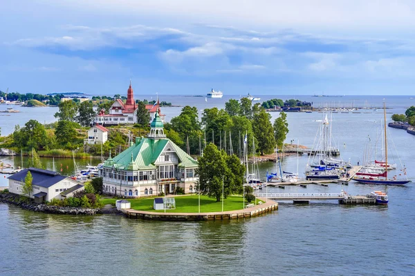 Utsikt över ön Valkosaari i Helsingfors skärgård. Luoto ön — Stockfoto
