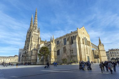 Pay Berland Meydanı ve Saint-Andre Katedrali 'ndeki sokak manzarası