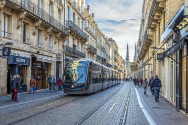 Bordeaux şehrinin merkezindeki Vital Carles sokak manzarası. Tra.