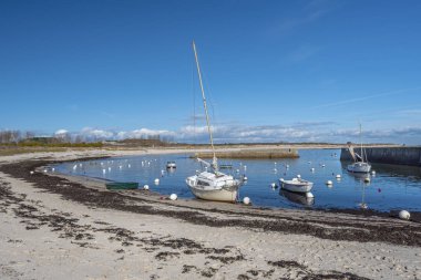 Hoedic Adası 'nın güneyi Brittany' deki De la Croix limanına bakın.
