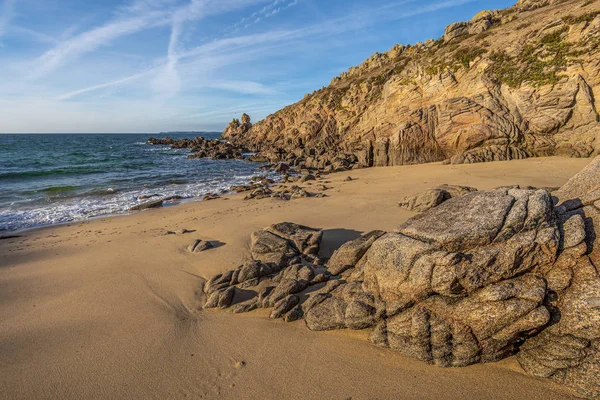 Granit rocks and yellowish send of southwestern coastline of Hou — Stock Photo, Image