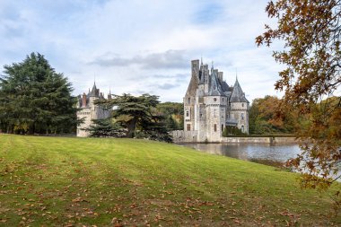 Parktan Bretesche kalesinin manzarası. Missillac komünü