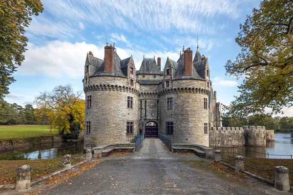 Ingången till Bretesche medeltida slott. Missillacskommunen i — Stockfoto