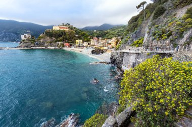 Monterosso al Mare köyü ve Cinque Terre kıyı bölgesi